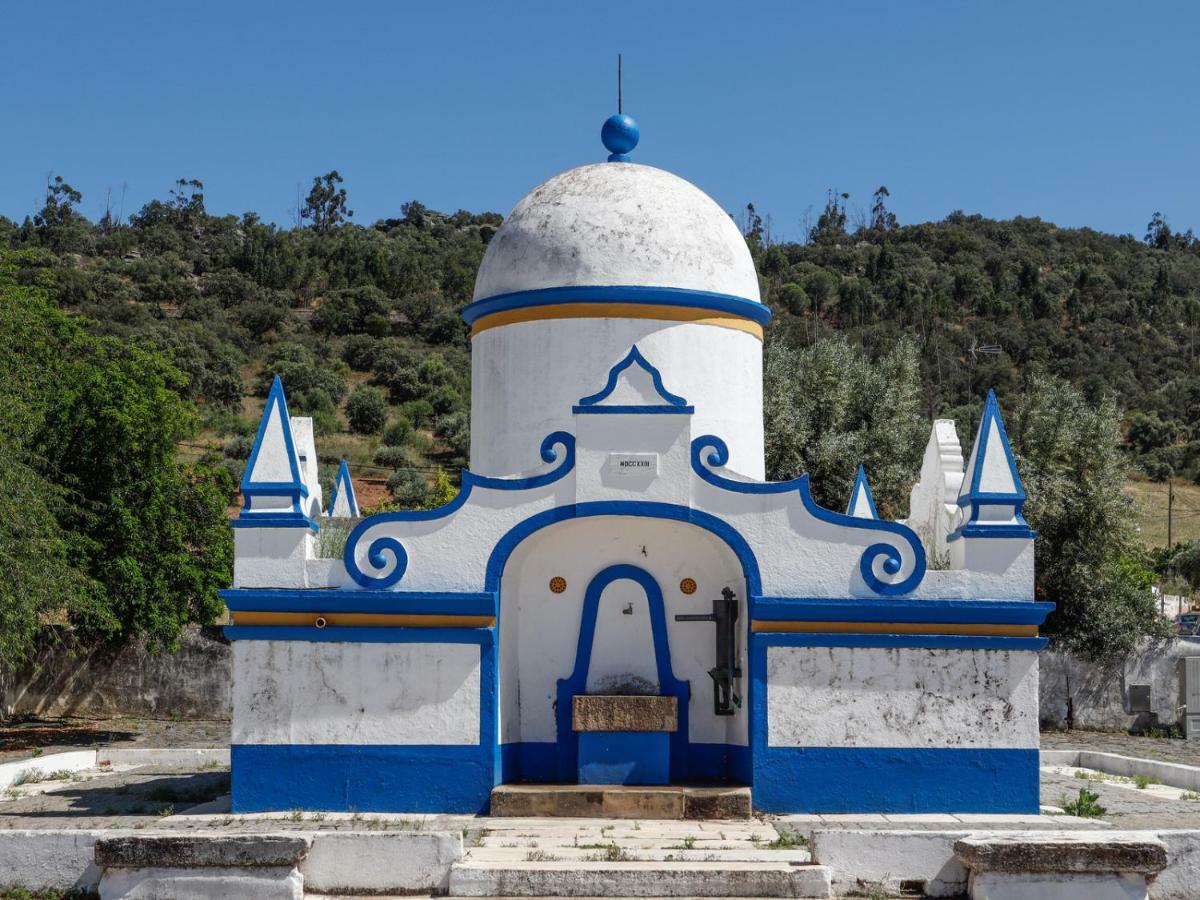Вилла Casa Da Fonte / Fountain House Монсараш Экстерьер фото